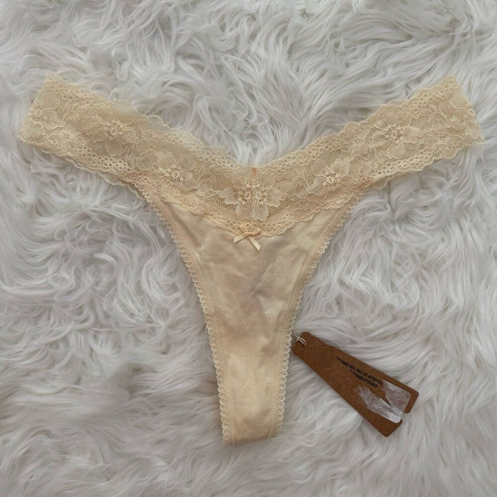 Skims Lightweight Cotton Lace Thong Butter Tonal Size Medium